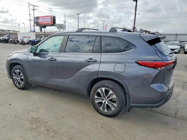 5TDKBRCH1PS566149 2023 TOYOTA HIGHLANDER - Image 2