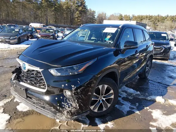 5TDKBRCH1PS578513 2023 TOYOTA HIGHLANDER - Image 2
