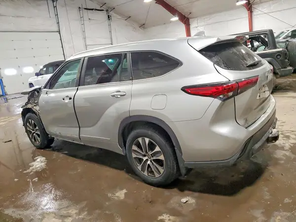 5TDKBRCH1PS580763 2023 TOYOTA HIGHLANDER - Image 2