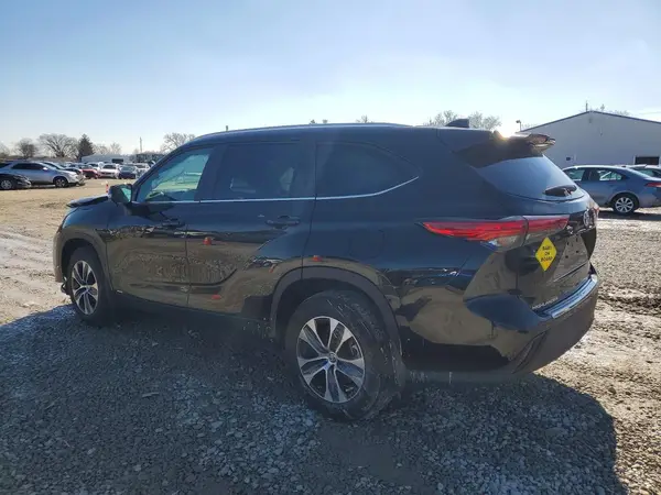 5TDKBRCH1PS580844 2023 TOYOTA HIGHLANDER - Image 2