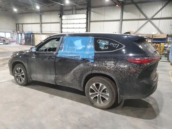 5TDKBRCH1PS586921 2023 TOYOTA HIGHLANDER - Image 2