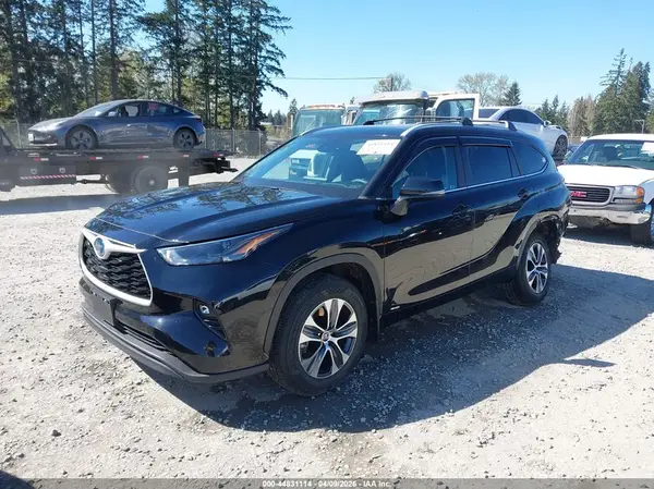 5TDKBRCH1PS598440 2023 TOYOTA HIGHLANDER - Image 2