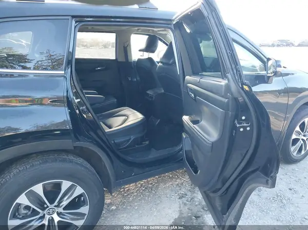 5TDKBRCH1PS598440 2023 TOYOTA HIGHLANDER - Image 8