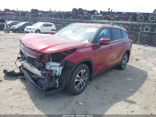 5TDKBRCH1PS599281 2023 TOYOTA HIGHLANDER - Image 2
