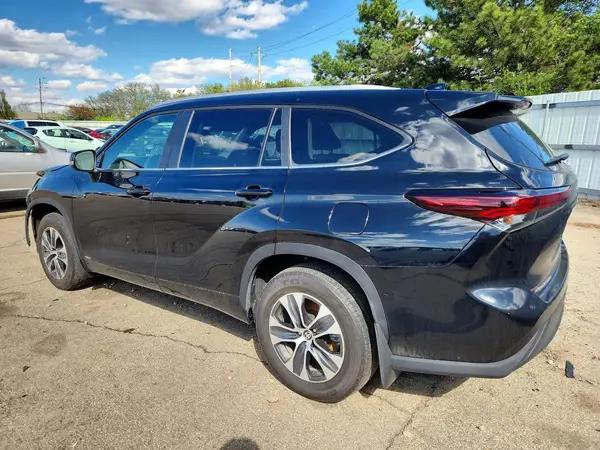 5TDKBRCH1RS630337 2024 TOYOTA HIGHLANDER - Image 2