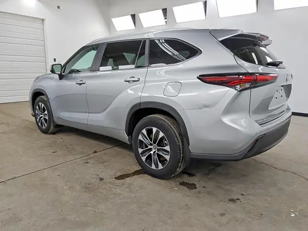 5TDKBRCH1RS636039 2024 TOYOTA HIGHLANDER - Image 2