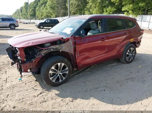 5TDKBRCH1SS670827 2025 TOYOTA HIGHLANDER - Image 2