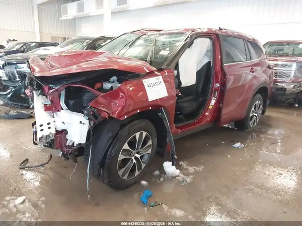 5TDKBRCH1TS698032 2026 TOYOTA HIGHLANDER - Image 2
