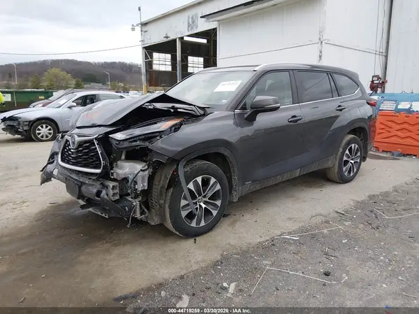 5TDKBRCH2PS121614 2023 TOYOTA HIGHLANDER - Image 2