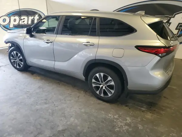 5TDKBRCH2PS136145 2023 TOYOTA HIGHLANDER - Image 2