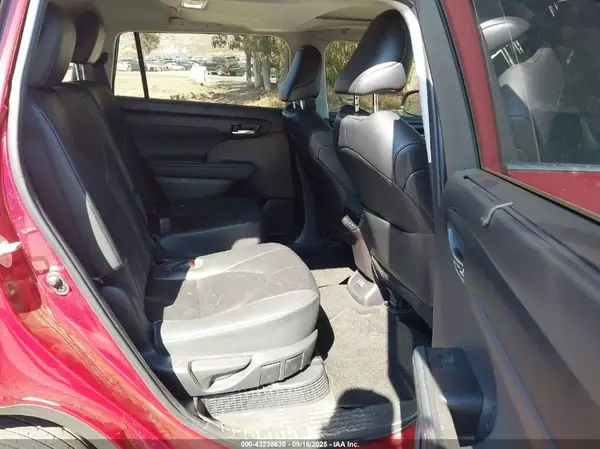 5TDKBRCH2PS565768 2023 TOYOTA HIGHLANDER - Image 8