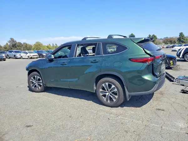 5TDKBRCH2PS576852 2023 TOYOTA HIGHLANDER - Image 2