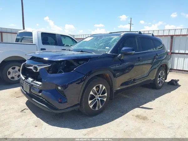 5TDKBRCH2PS577838 2023 TOYOTA HIGHLANDER - Image 2