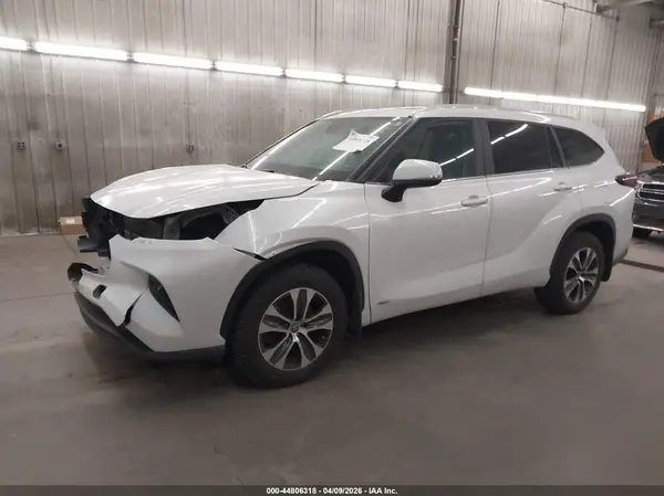 5TDKBRCH2RS610758 2024 TOYOTA HIGHLANDER - Image 2