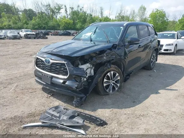 5TDKBRCH2RS628743 2024 TOYOTA HIGHLANDER - Image 2