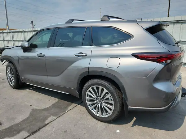 5TDKBRCH2SS654314 2025 TOYOTA HIGHLANDER - Image 2