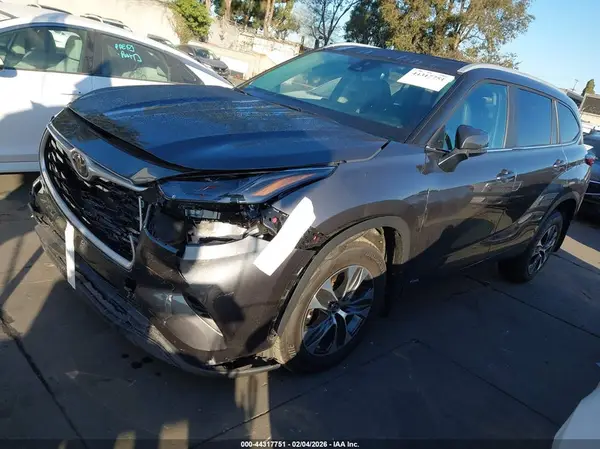 5TDKBRCH2SS660582 2025 TOYOTA HIGHLANDER - Image 2