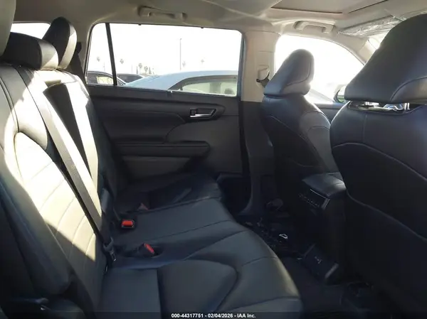 5TDKBRCH2SS660582 2025 TOYOTA HIGHLANDER - Image 8