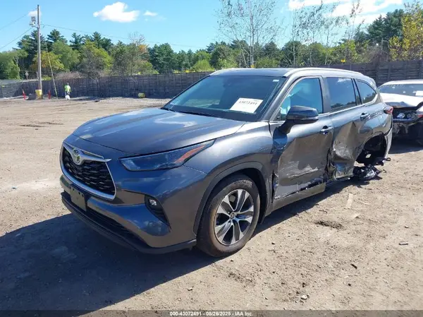 5TDKBRCH2SS666513 2025 TOYOTA HIGHLANDER - Image 2