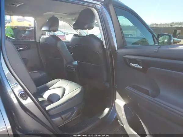5TDKBRCH2SS671064 2025 TOYOTA HIGHLANDER - Image 8