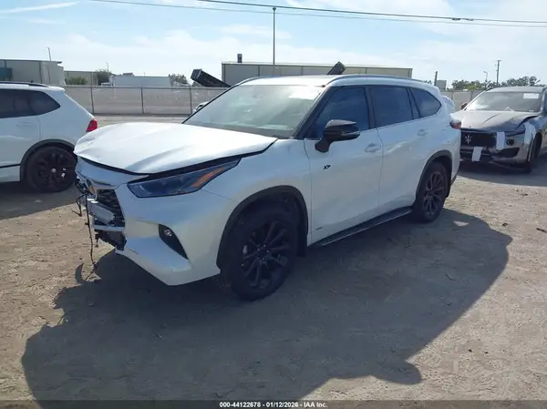 5TDKBRCH2SS671307 2025 TOYOTA HIGHLANDER - Image 2
