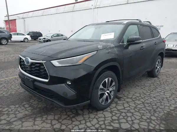 5TDKBRCH3PS569036 2023 TOYOTA HIGHLANDER - Image 2