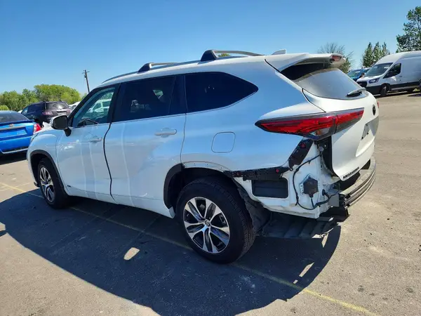 5TDKBRCH3PS577217 2023 TOYOTA HIGHLANDER - Image 2