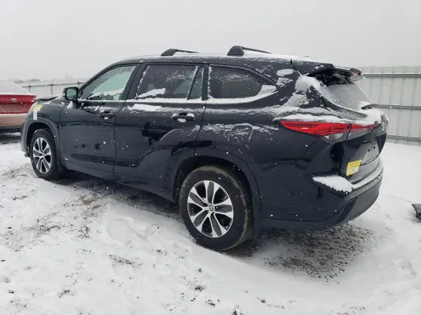 5TDKBRCH3PS581378 2023 TOYOTA HIGHLANDER - Image 2