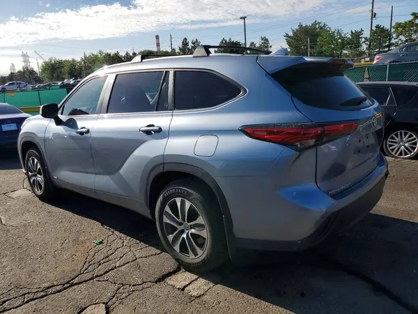5TDKBRCH3PS598164 2023 TOYOTA HIGHLANDER - Image 2