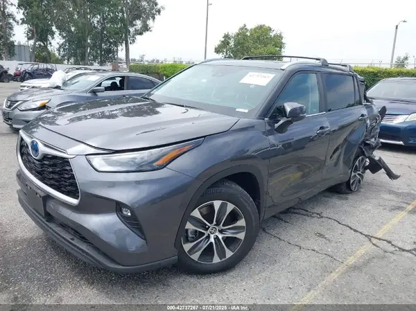 5TDKBRCH3RS638732 2024 TOYOTA HIGHLANDER - Image 2