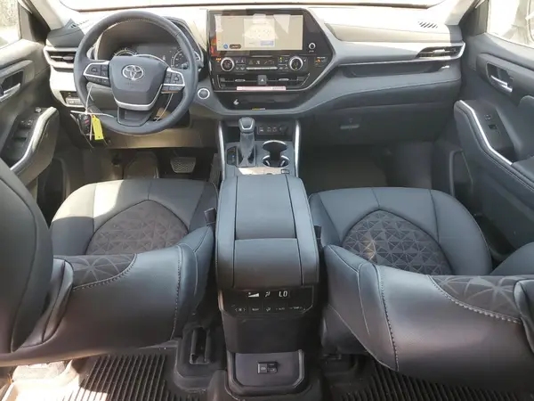 5TDKBRCH3SS666424 2025 TOYOTA HIGHLANDER - Image 8