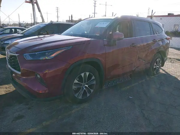 5TDKBRCH4PS123056 2023 TOYOTA HIGHLANDER - Image 2