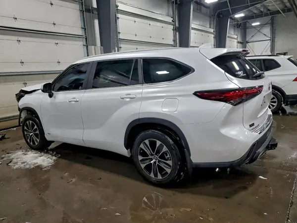 5TDKBRCH4PS126748 2023 TOYOTA HIGHLANDER - Image 2