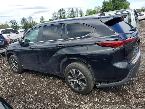 5TDKBRCH4PS135210 2023 TOYOTA HIGHLANDER - Image 2