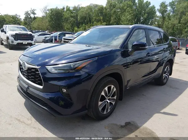 5TDKBRCH4PS568705 2023 TOYOTA HIGHLANDER - Image 2