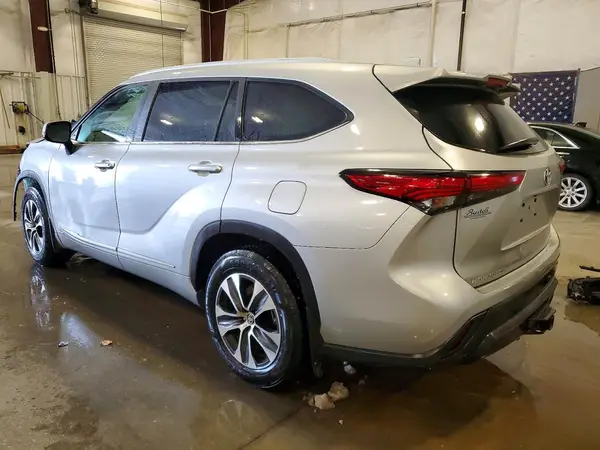 5TDKBRCH4PS568929 2023 TOYOTA HIGHLANDER - Image 2