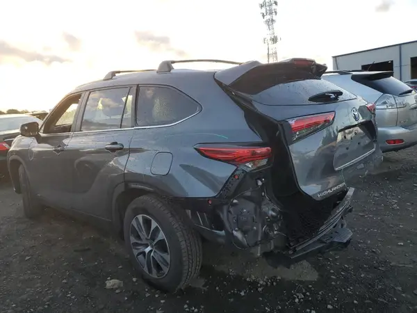 5TDKBRCH4PS569241 2023 TOYOTA HIGHLANDER - Image 2