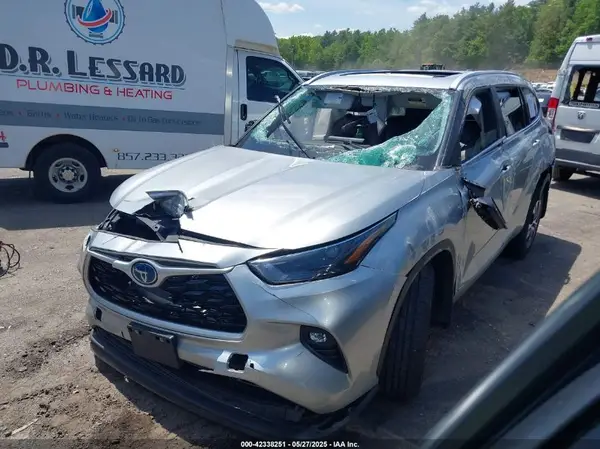 5TDKBRCH4PS577775 2023 TOYOTA HIGHLANDER - Image 2