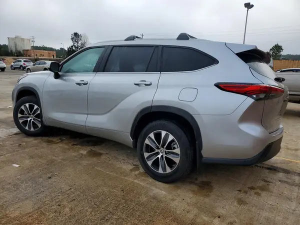 5TDKBRCH4PS597864 2023 TOYOTA HIGHLANDER - Image 2