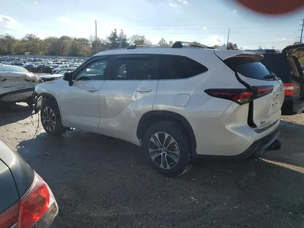 5TDKBRCH4RS643812 2024 TOYOTA HIGHLANDER - Image 2