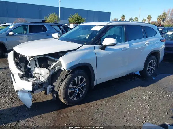5TDKBRCH4SS654525 2025 TOYOTA HIGHLANDER - Image 2