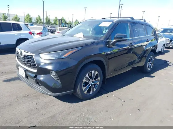 5TDKBRCH4SS673883 2025 TOYOTA HIGHLANDER - Image 2