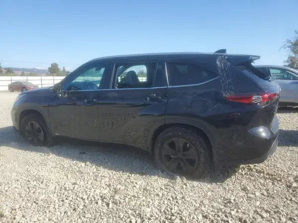 5TDKBRCH5PS132946 2023 TOYOTA HIGHLANDER - Image 2