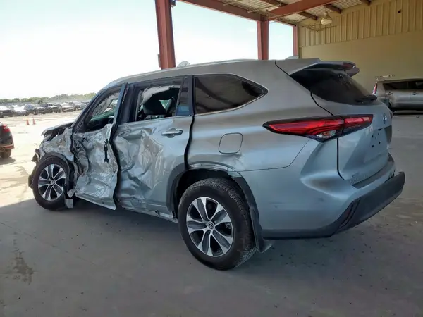 5TDKBRCH5PS136723 2023 TOYOTA HIGHLANDER - Image 2