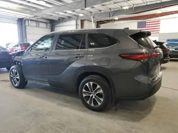 5TDKBRCH5PS570768 2023 TOYOTA HIGHLANDER - Image 2