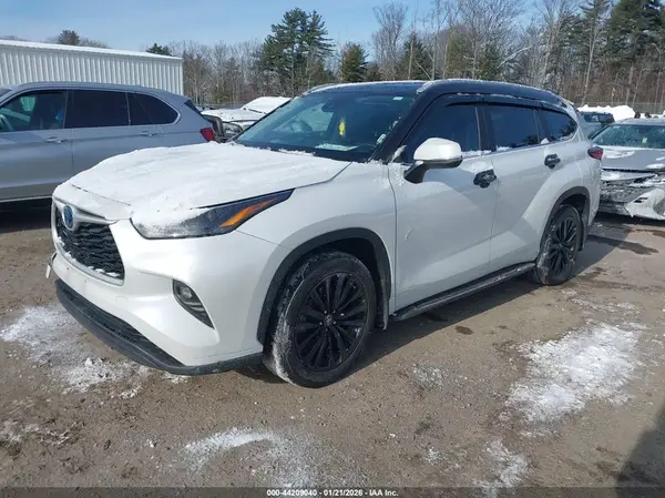 5TDKBRCH5PS596321 2023 TOYOTA HIGHLANDER - Image 2