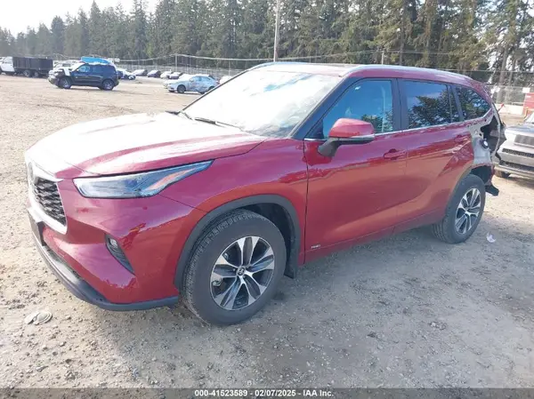 5TDKBRCH5PS599459 2023 TOYOTA HIGHLANDER - Image 2