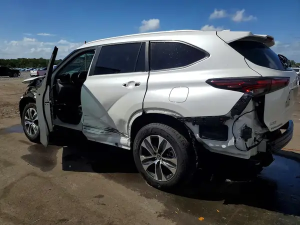 5TDKBRCH5RS615548 2024 TOYOTA HIGHLANDER - Image 2