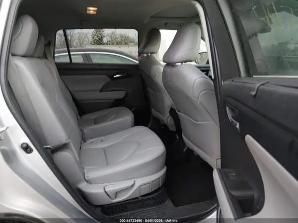 5TDKBRCH5RS615954 2024 TOYOTA HIGHLANDER - Image 8