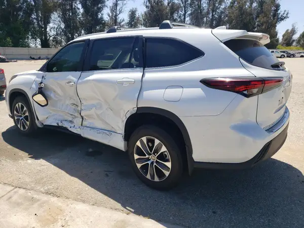 5TDKBRCH5RS618594 2024 TOYOTA HIGHLANDER - Image 2